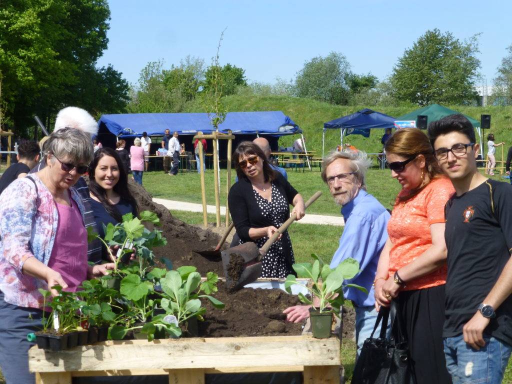 Hochbeete im Stadtteilpark werden angelegt