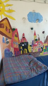 Kletterwand im Ganztagsbereich der Adolf- Grimme- Schule.